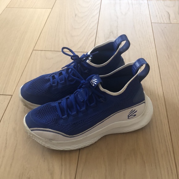 Curry Flow 8, size Y7 - Picture 5 of 10